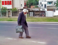 UN HOMME DE DIEU D’ IHAZOLAVA A TIRE SA REVERENCE
