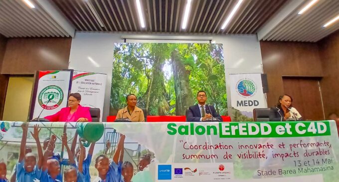 EREDD/C4D: Hampiroboroboana ny fanabeazana amin’ny fikajiana ny tontolo iainana